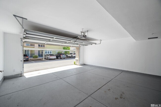 Building Photo - 2490 Eastshore Dr.