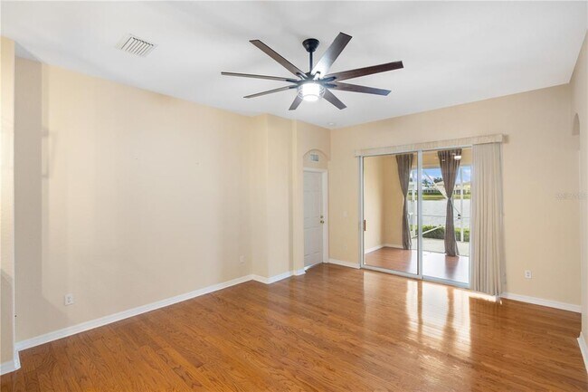 Building Photo - 1556 Scarlett Ave