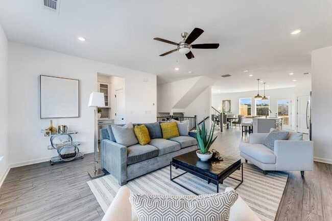 Building Photo - 519 Meadows Ln