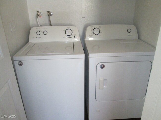 Building Photo - 2153 Jasper Bluff St