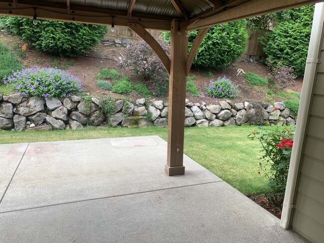 Building Photo - Incredibly maintained home in highly desirable Woodbrook! 4 bed, 3 bath + den! A MUST SEE!