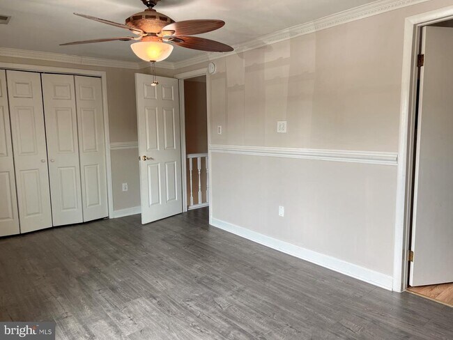 Building Photo - 118 Middle Point Ct