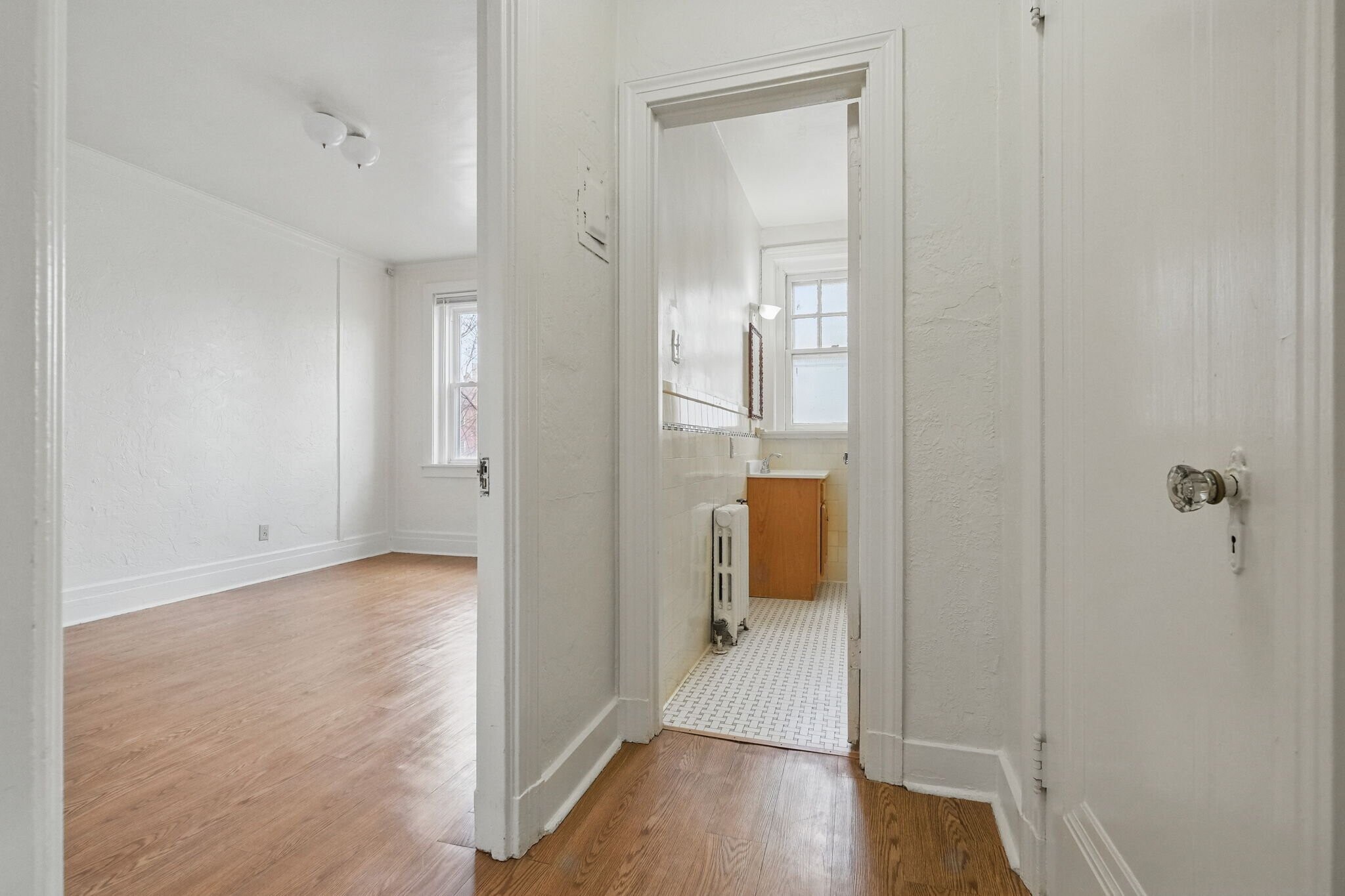 Building Photo - 5646 Hobart St