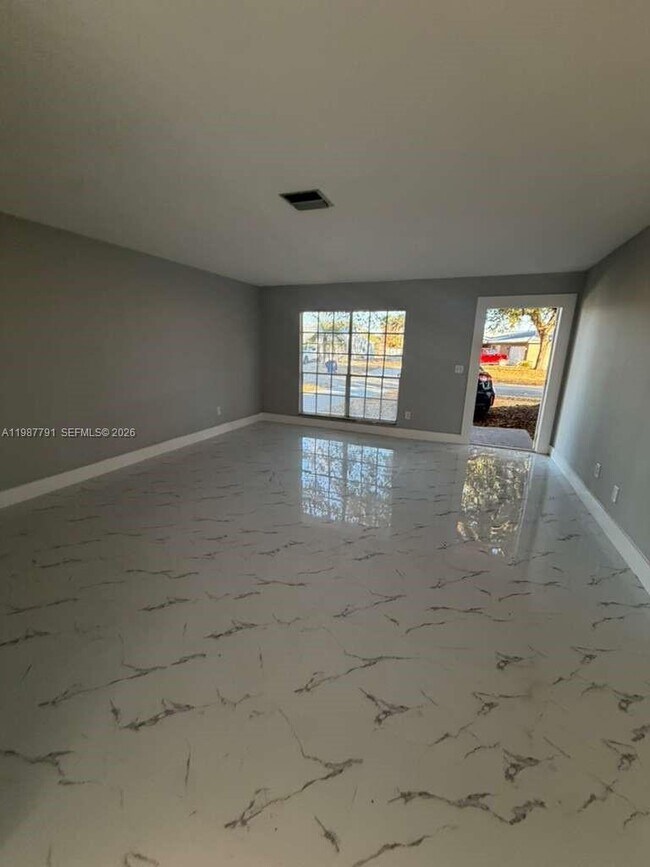 Building Photo - 4030 School Cir