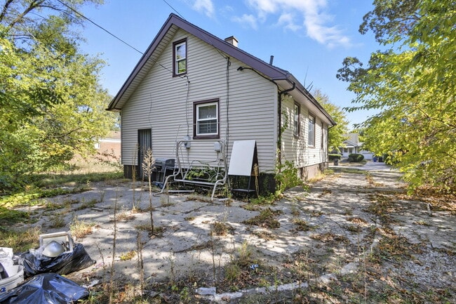 Building Photo - 20235 San Juan Dr