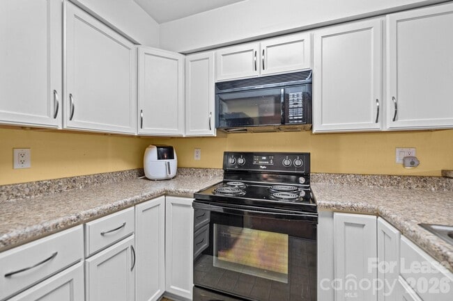 Building Photo - 1832 J Julian Ln