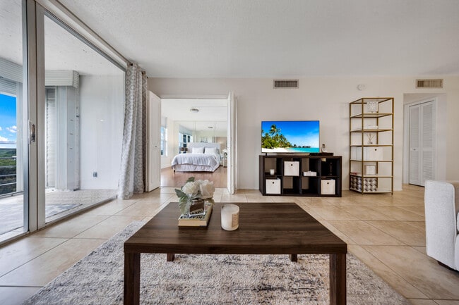 Building Photo - 575 Oaks Ln