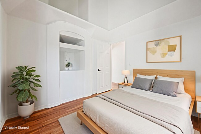 Building Photo - Beautiful 2 Bed, 2 Bath Townhome | Vaulted Ceilings, Private Courtyard & Fireplace