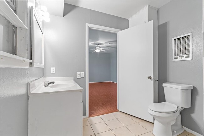 Building Photo - 12022 Moonmist Dr
