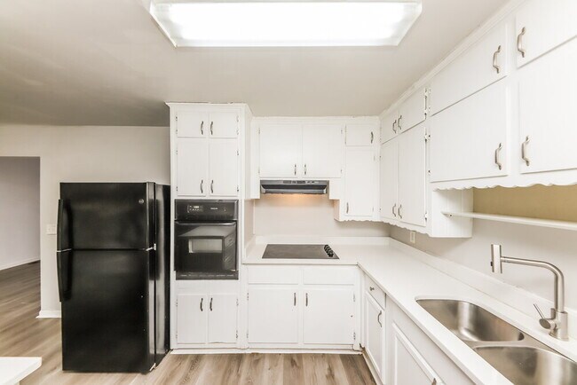 Building Photo - 4230 Senoa Dr