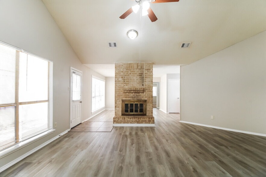 Building Photo - 1418 Hunters Park Dr