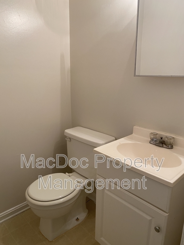 Building Photo - 298 Red Oak Dr