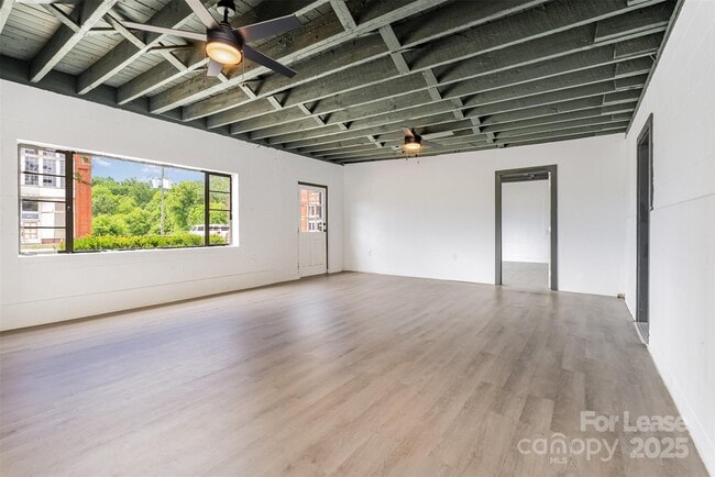 Building Photo - 412 Flat Dr