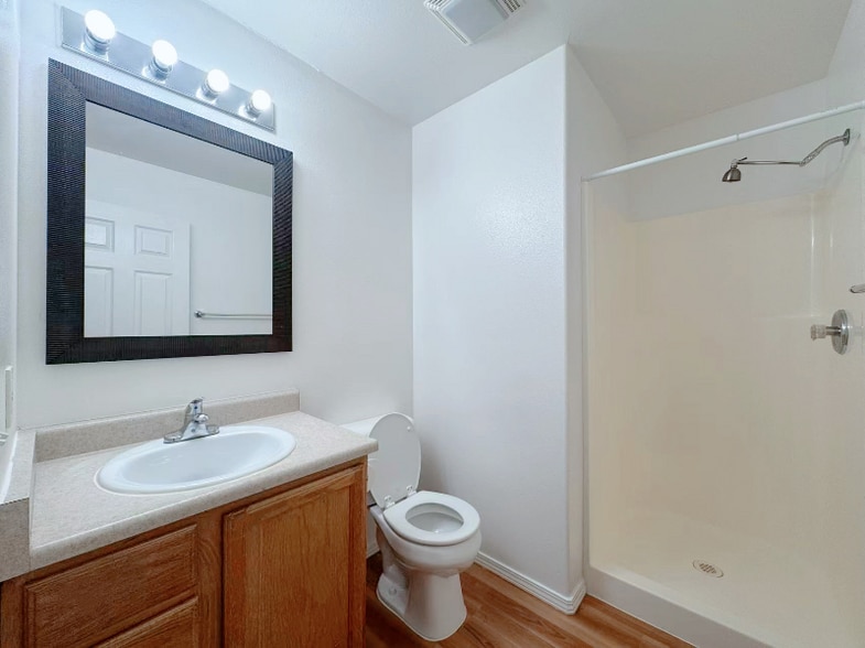 Building Photo - 9033 Dewberry St