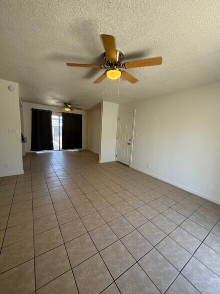 Livingroom / Dining room - 3611 Buena Vista Ave