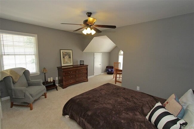 Building Photo - 10930 Donamere Dr