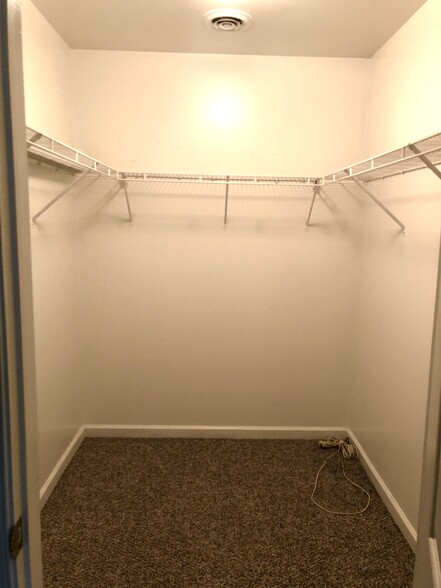 Walk in Closet - 141 Primrose Ln