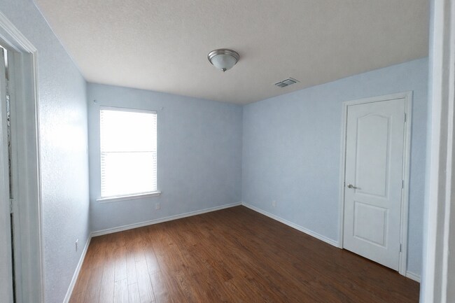 Building Photo - 6102 S Jolie Ct