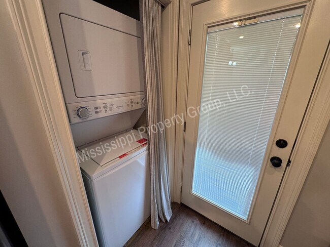 Building Photo - 3BR/3BA For Rent