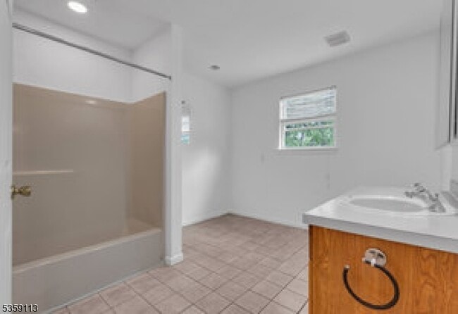 Building Photo - 513 Harding Ave