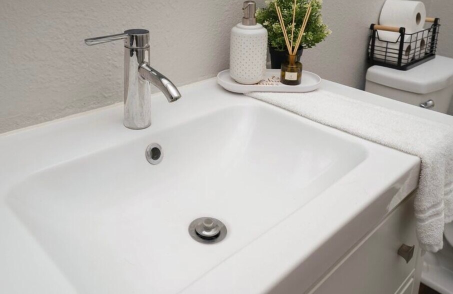 Building Photo - 1002 W Mulberry Ave