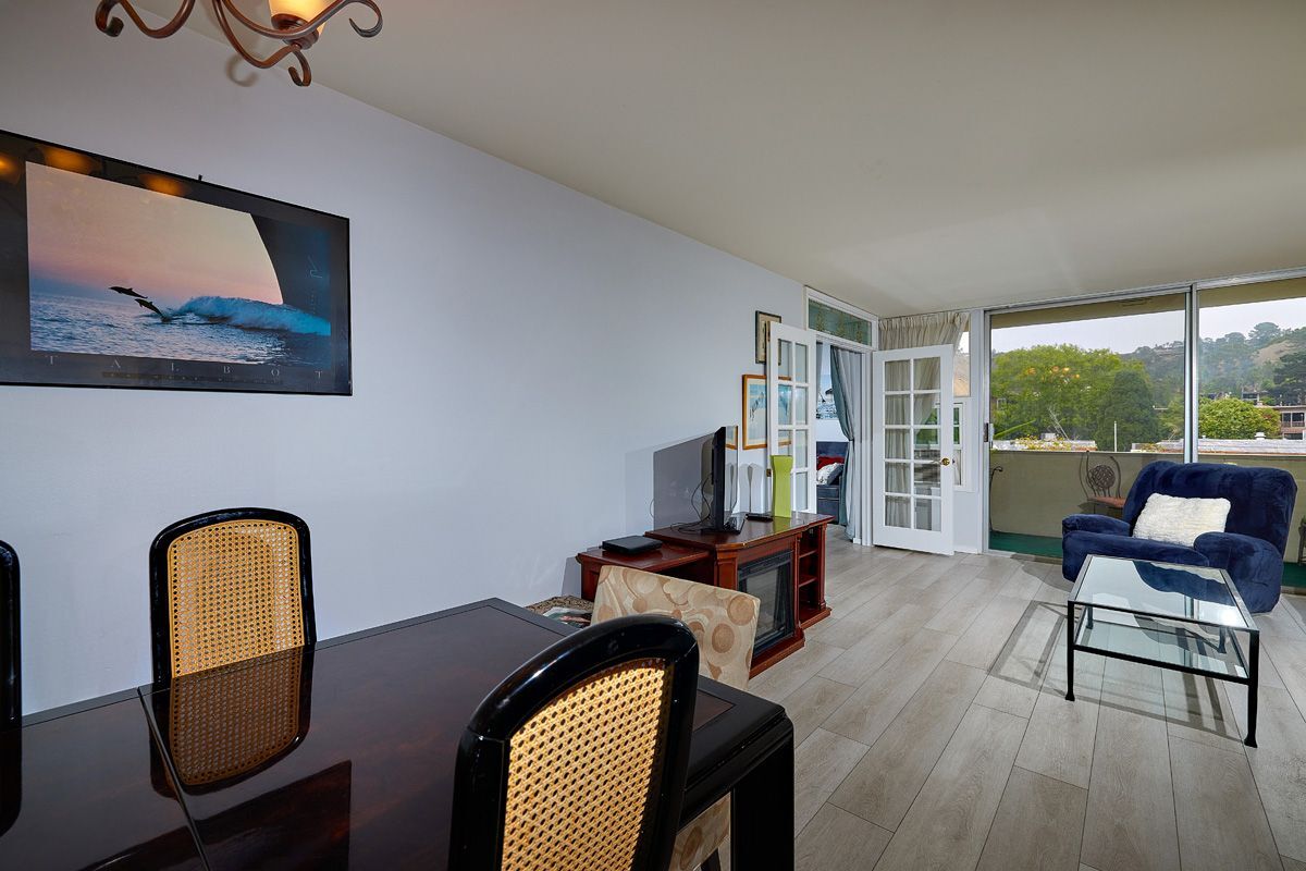 Building Photo - 2510 Torrey Pines Rd