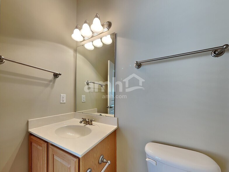 Building Photo - 13527 Provincial Ct