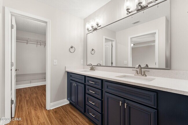 Building Photo - 702 Michigan Ave