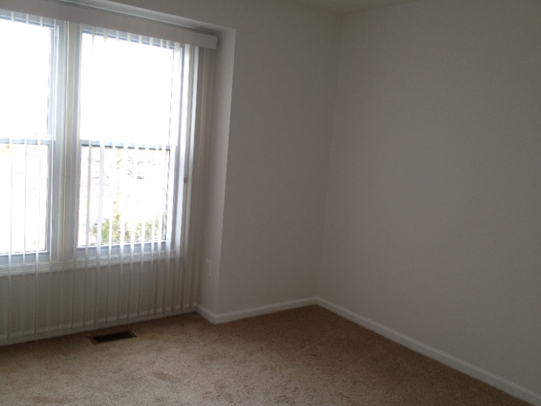 Building Photo - 104 Pipers Pl