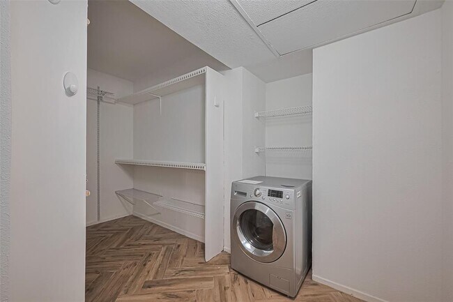 Building Photo - 4633 Wild Indigo St