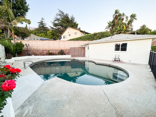 Pool - 3055 Henrietta Ave