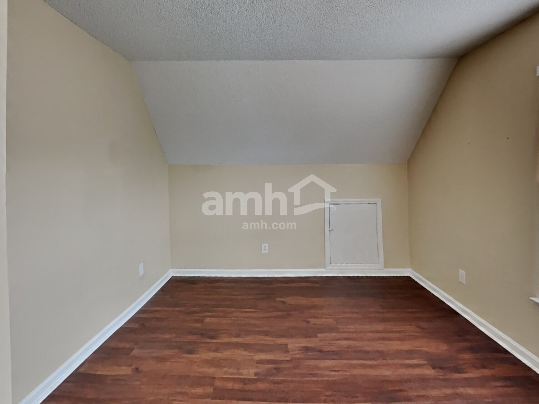 Building Photo - 140 Tennyson Ct