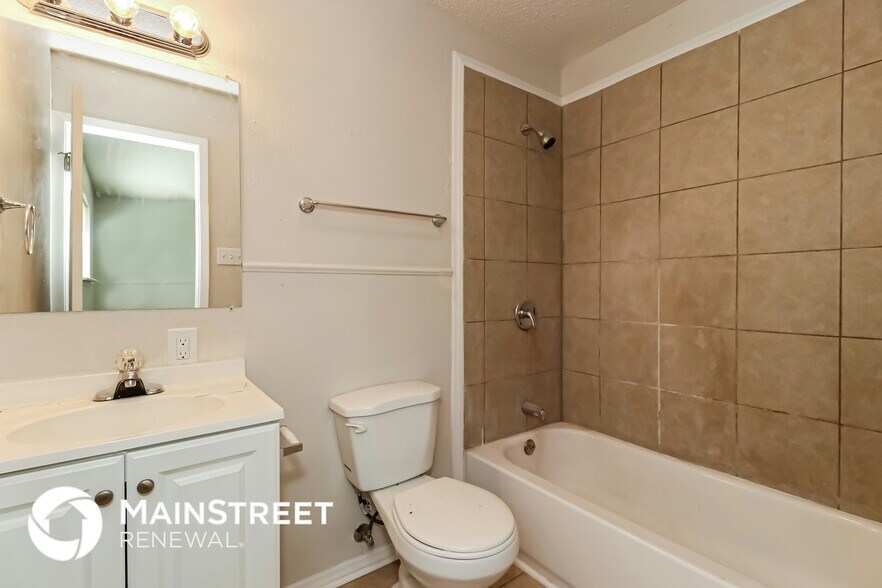 Building Photo - 3904 Royal Crest Dr