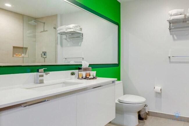 Building Photo - 777 N Ocean Dr