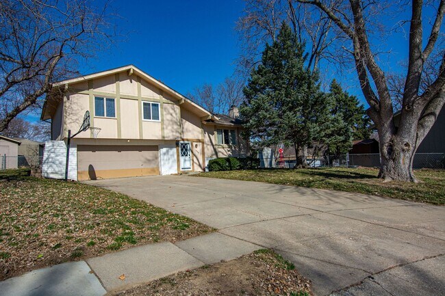 Building Photo - 3 Bedroom / 2 Bath Home in Millard!