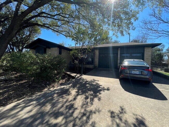 Building Photo - 605 Kentshire Cir