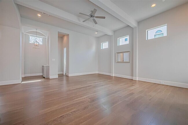 Building Photo - 1806 W 25th St