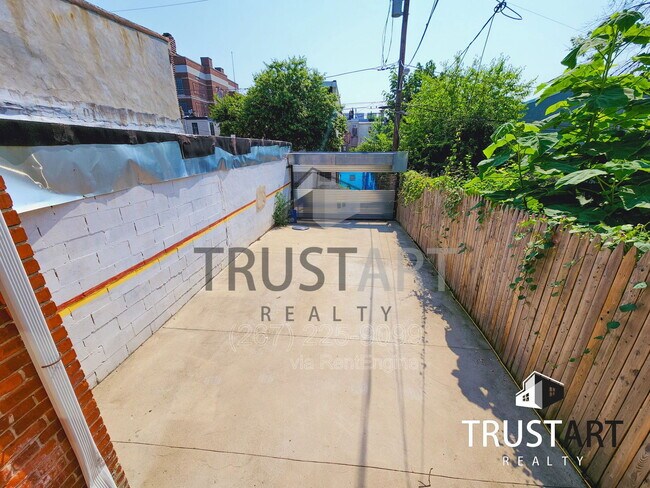 Building Photo - 2225 N Hancock St