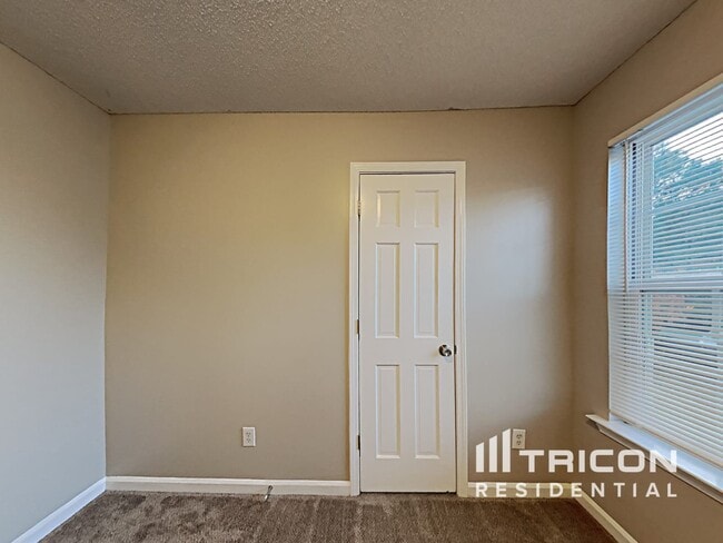 Building Photo - 121 Riglaw Cir