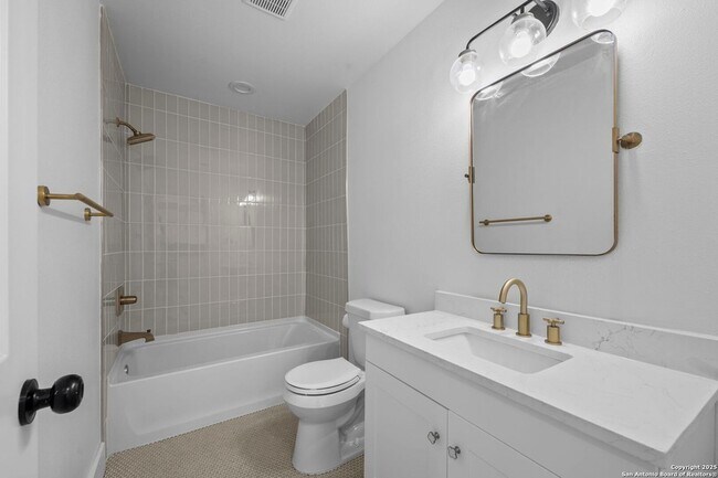 Building Photo - 725 Westfall Ave