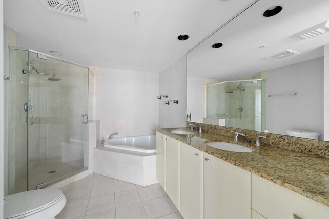 Building Photo - 610 W Las Olas Blvd