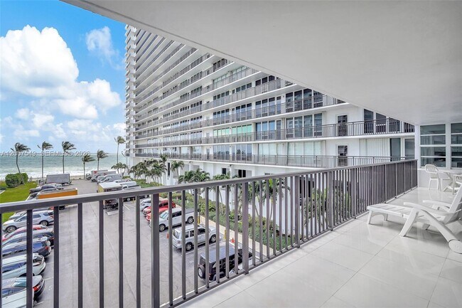 Building Photo - 4280 Galt Ocean Dr