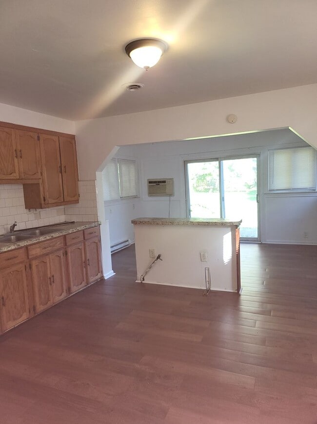 Building Photo - $1350 3 bedroom Eastpointe