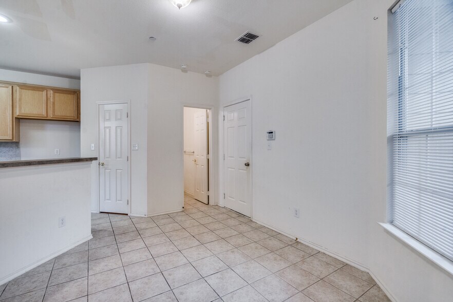 Building Photo - 7245 Rembrandt Dr