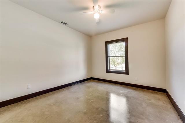 Building Photo - 1071 Deer Ln