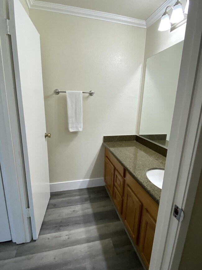 Building Photo - 280 Stonegate Cir
