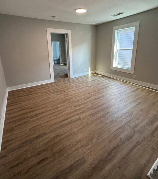 Building Photo - 206 3rd Ave N