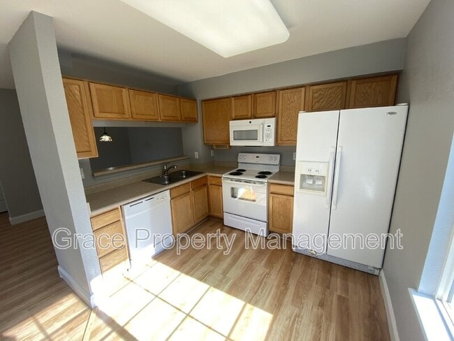 Building Photo - 930 Button Rock Dr