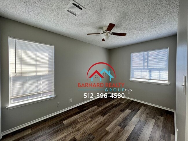 Building Photo - Available July 25: Spacious 3 Bedroom, 2.5 Bath Duplex with Garage