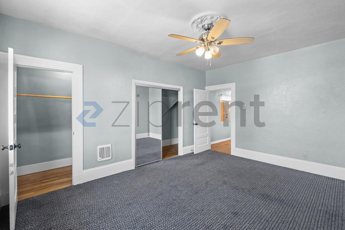 Building Photo - 827 Georgia St